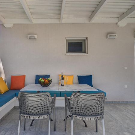 Molos Beachfront Apartments In Diakopto Esterno foto
