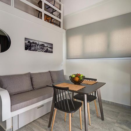 Molos Beachfront Apartments In Diakopto Esterno foto