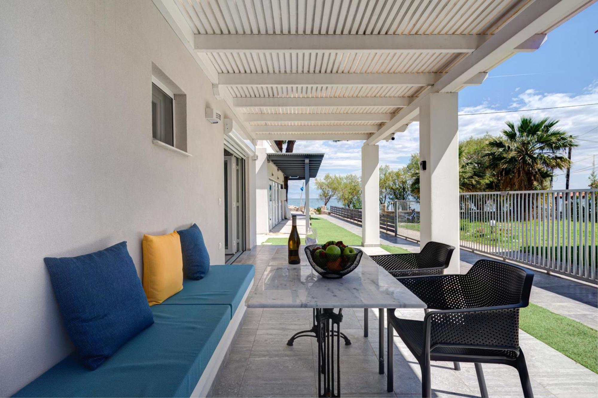 Molos Beachfront Apartments In Diakopto Esterno foto