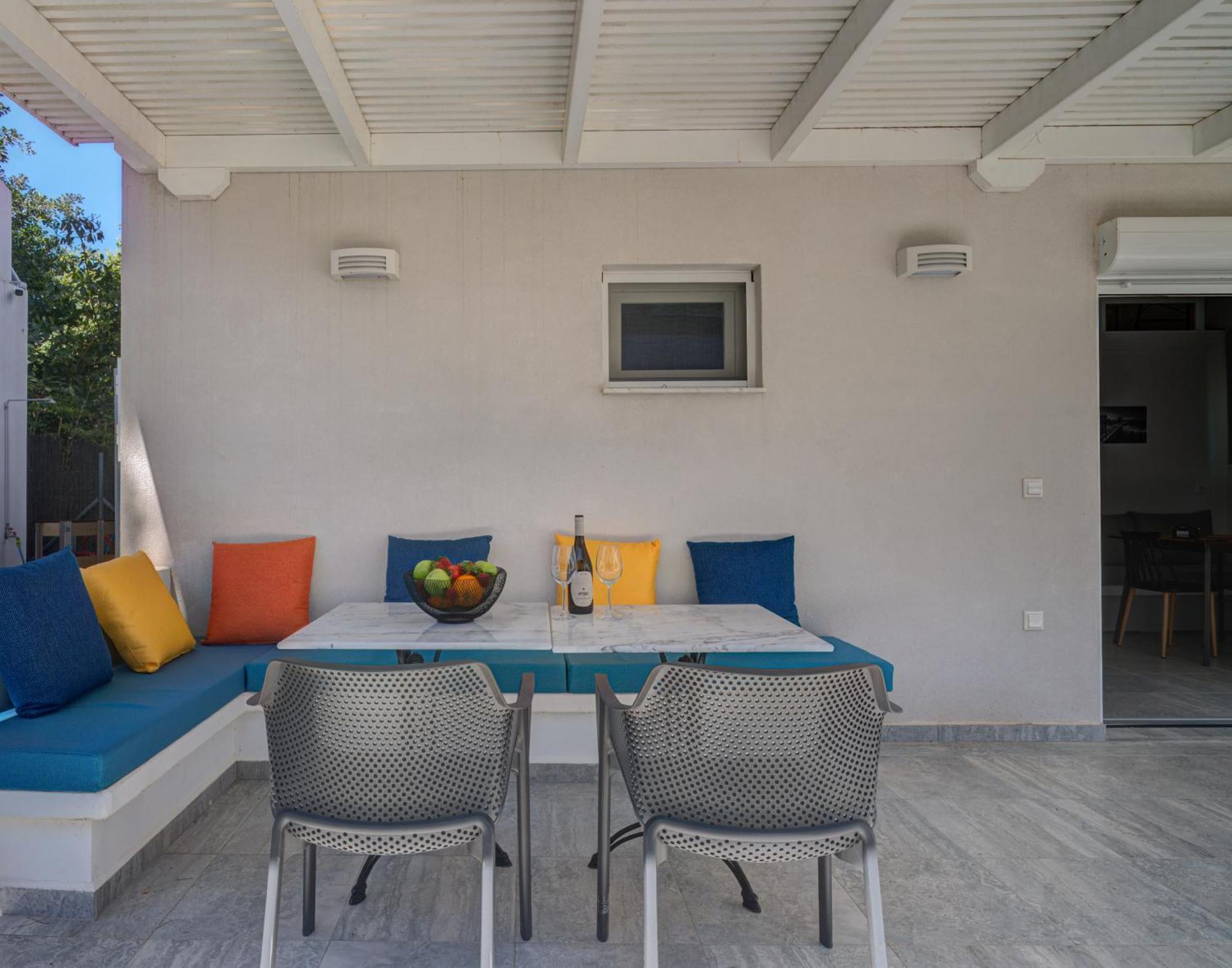 Molos Beachfront Apartments In Diakopto Esterno foto