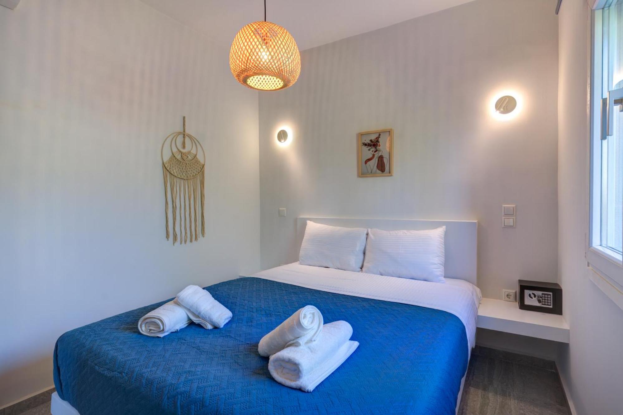 Molos Beachfront Apartments In Diakopto Esterno foto