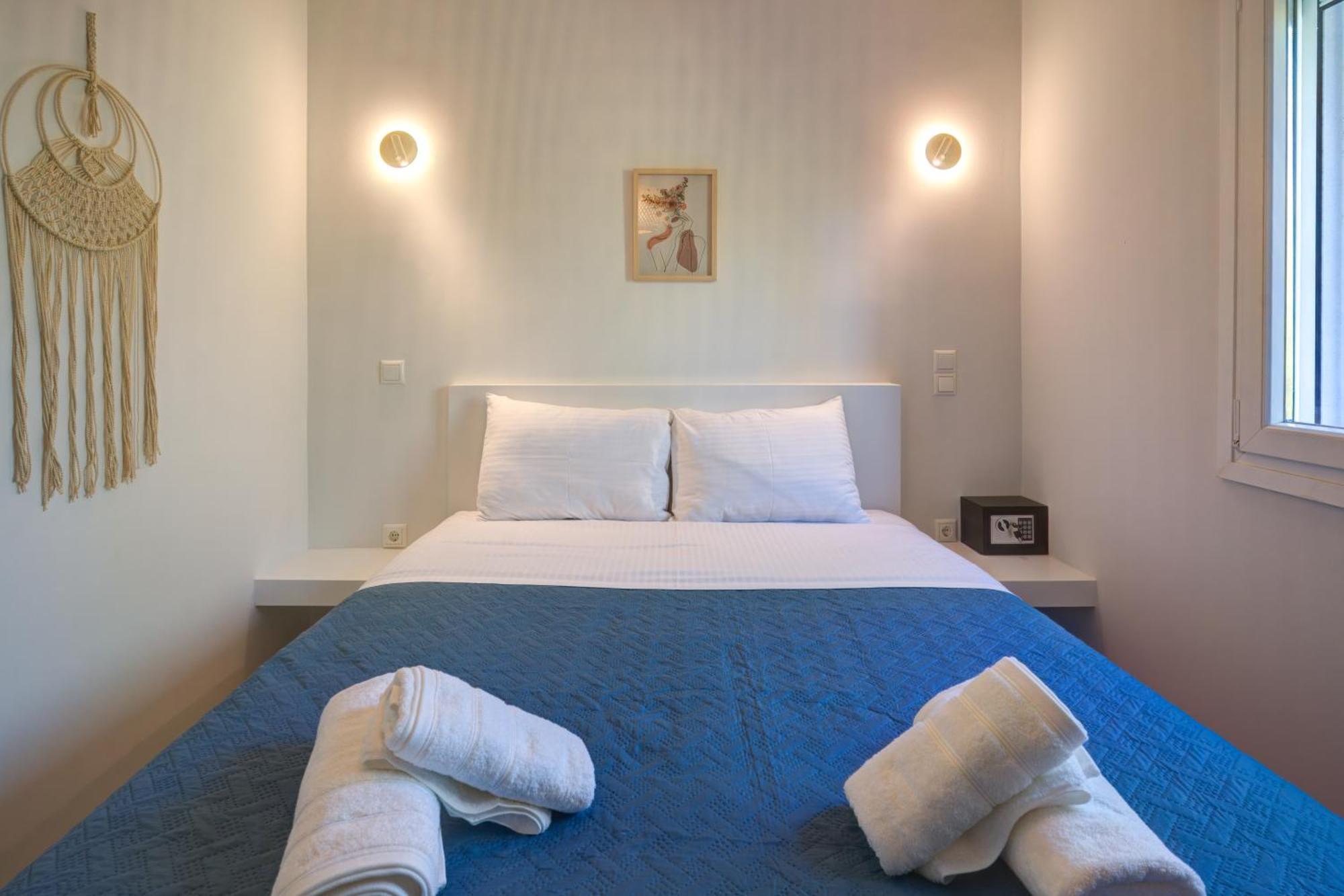 Molos Beachfront Apartments In Diakopto Esterno foto