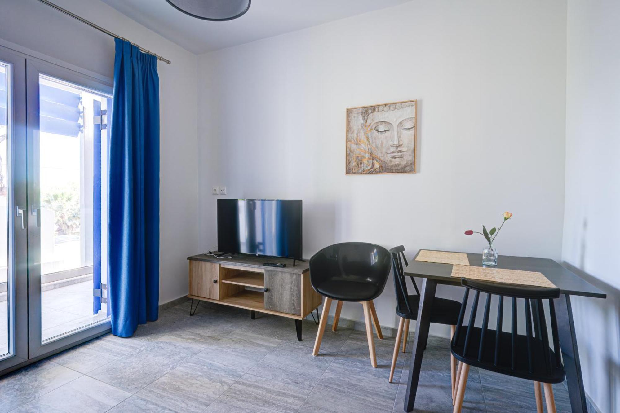 Molos Beachfront Apartments In Diakopto Esterno foto
