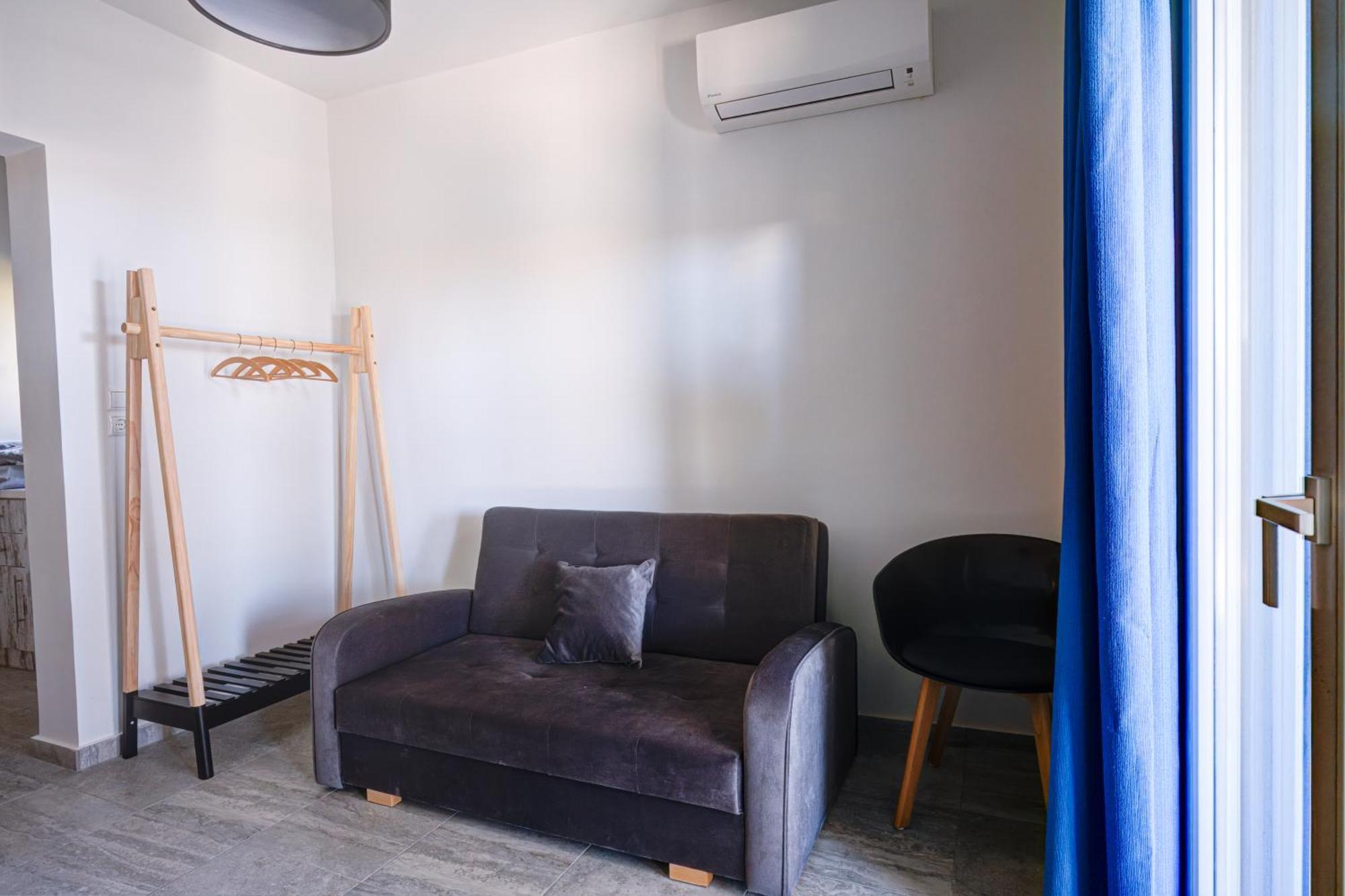 Molos Beachfront Apartments In Diakopto Esterno foto