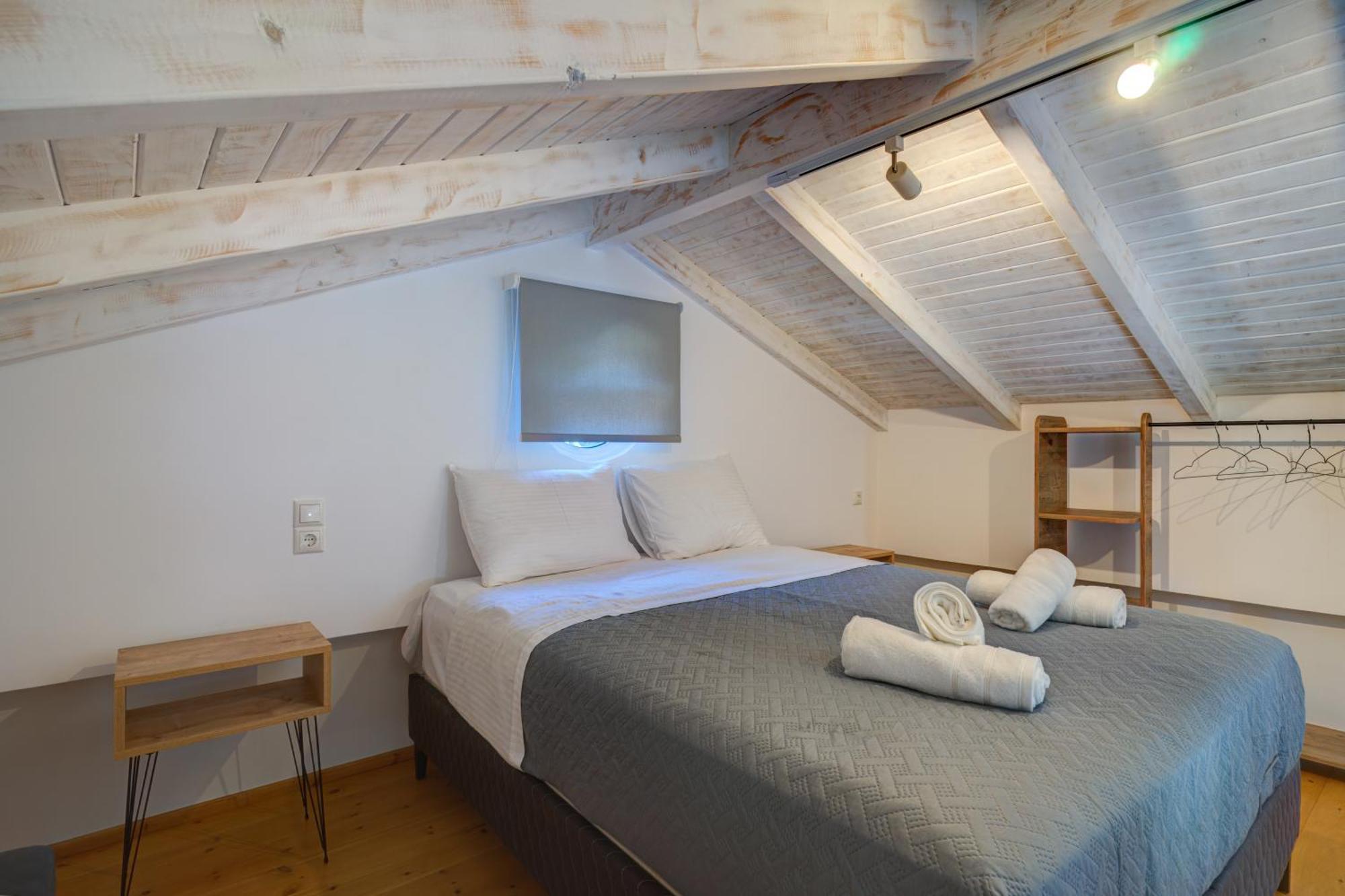 Molos Beachfront Apartments In Diakopto Esterno foto