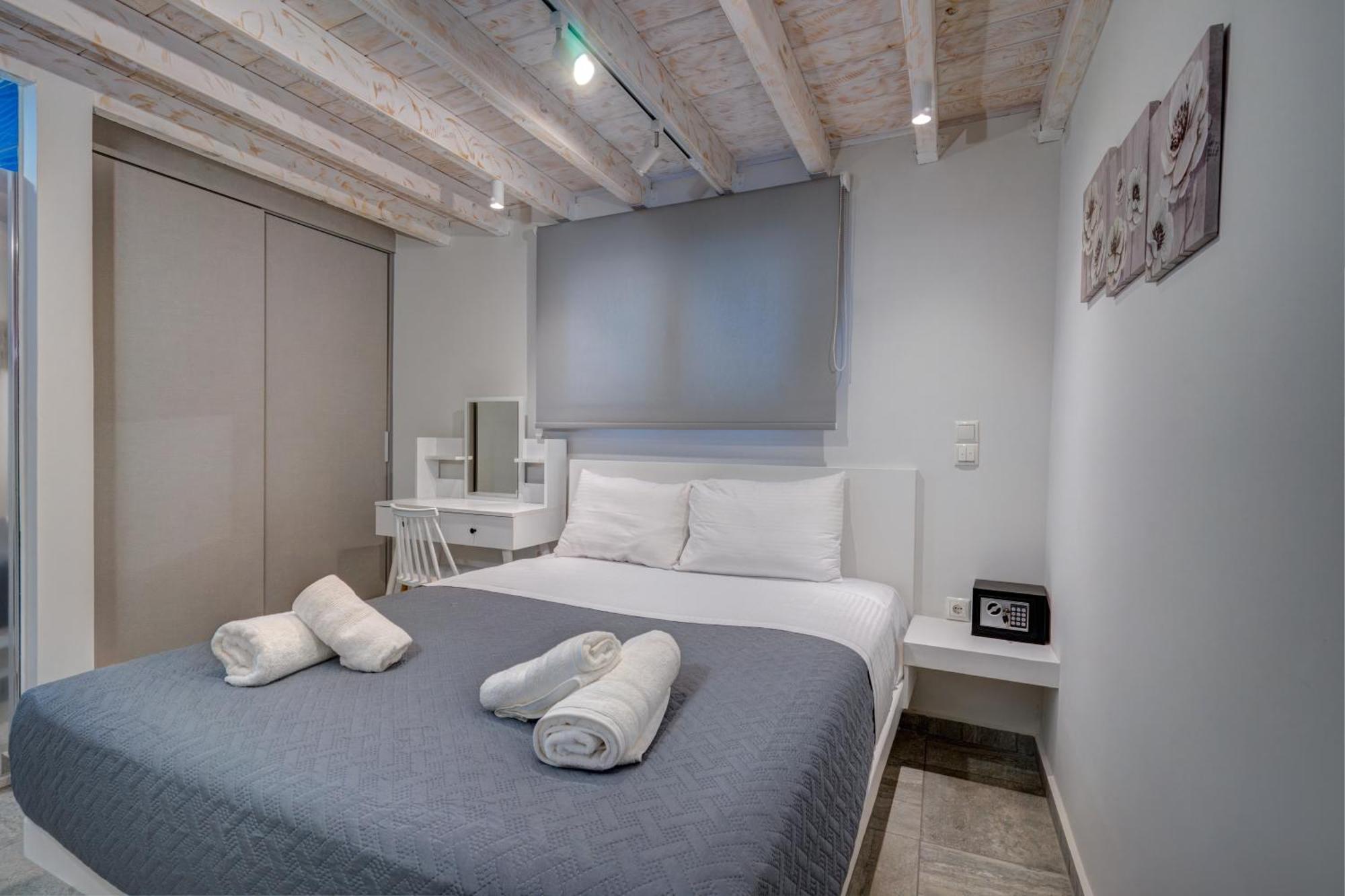 Molos Beachfront Apartments In Diakopto Esterno foto
