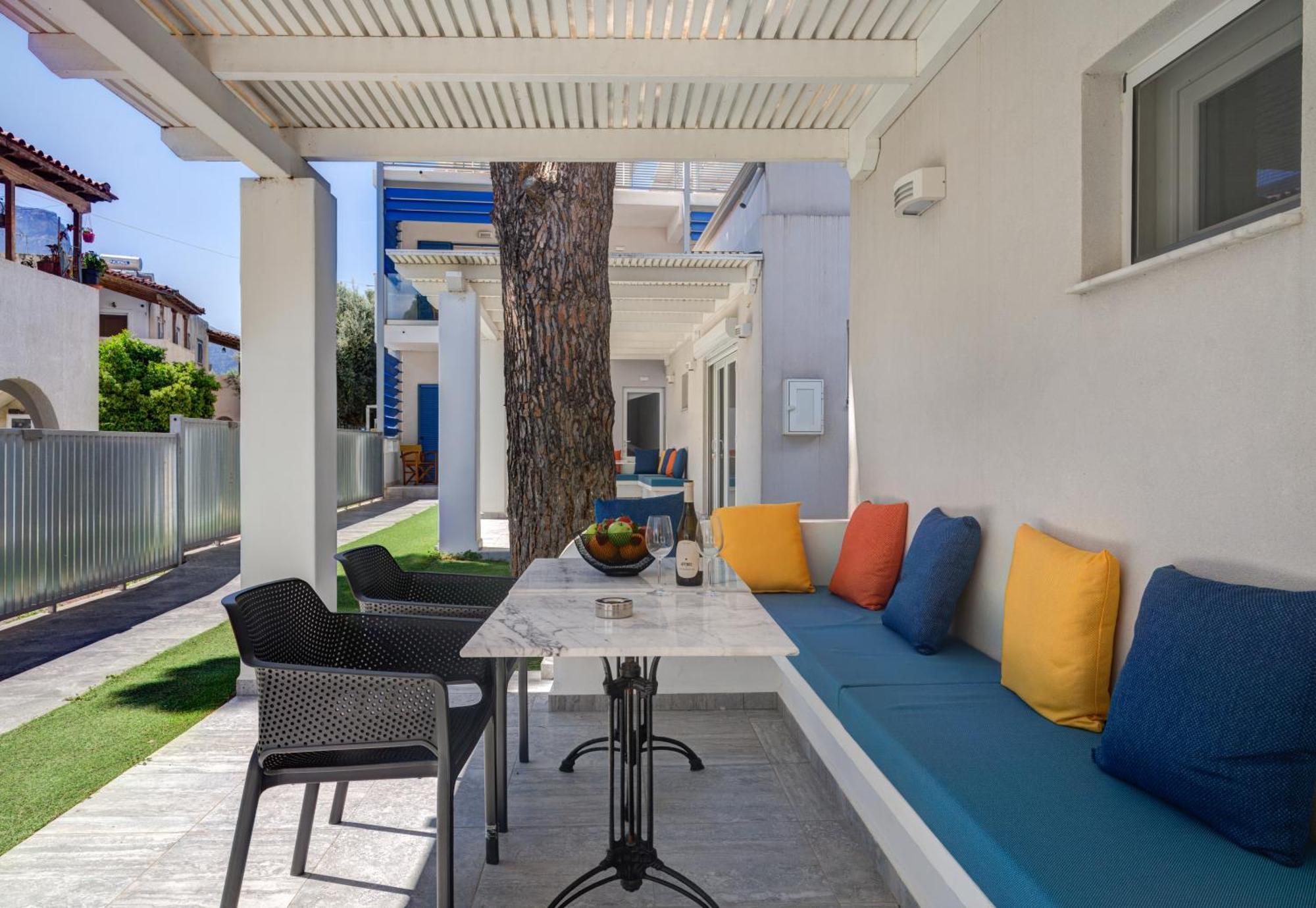 Molos Beachfront Apartments In Diakopto Esterno foto