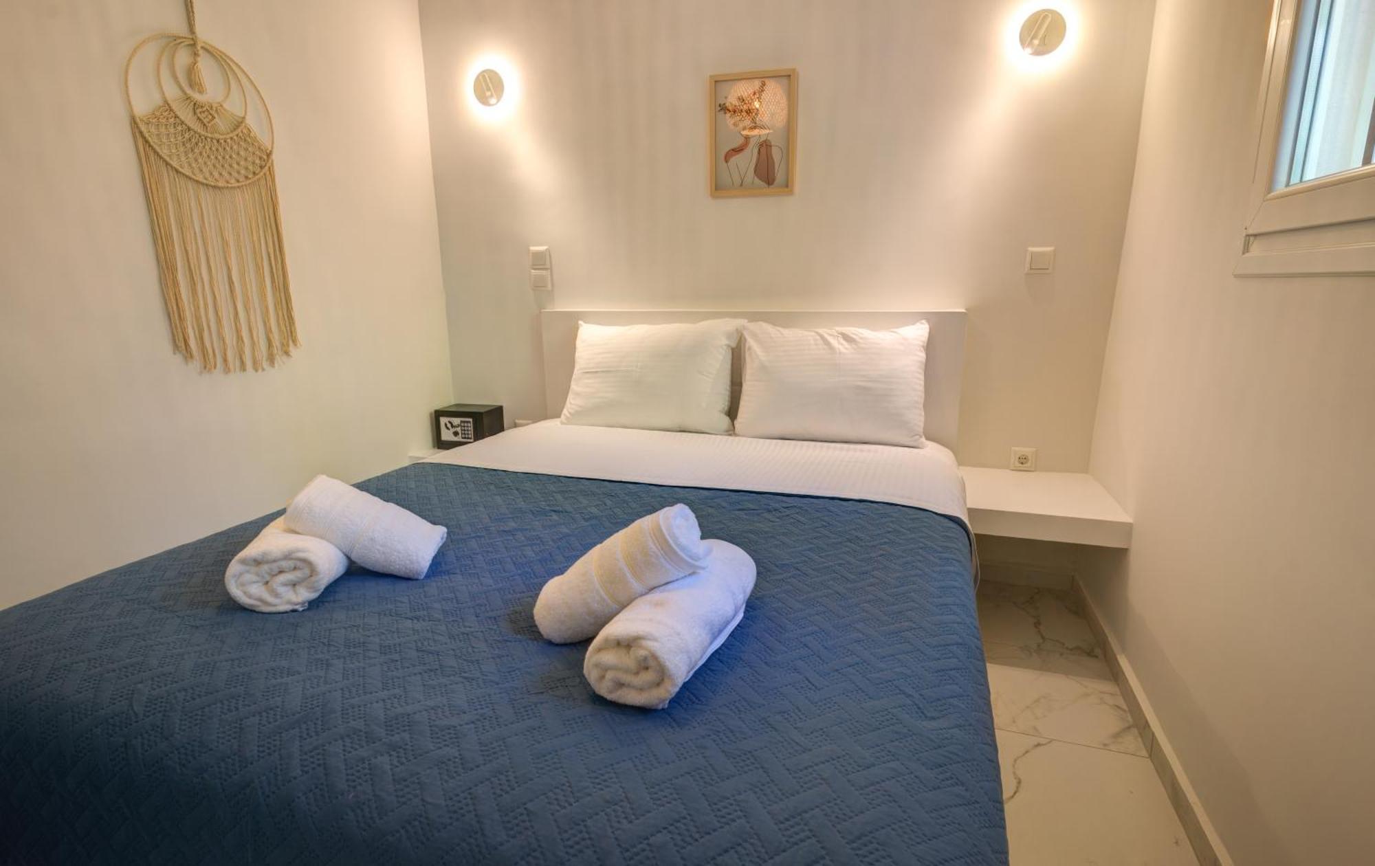 Molos Beachfront Apartments In Diakopto Esterno foto