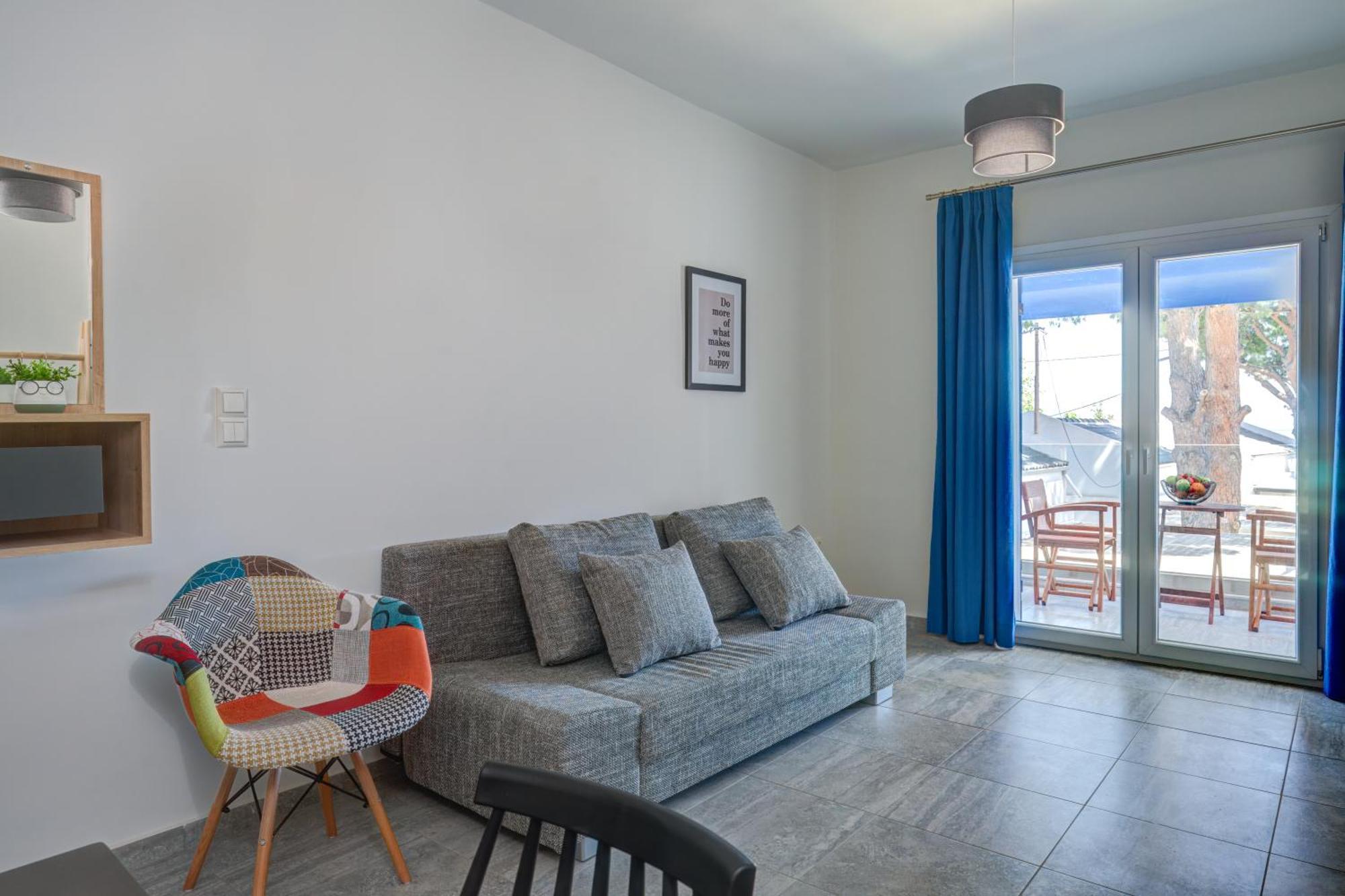 Molos Beachfront Apartments In Diakopto Esterno foto