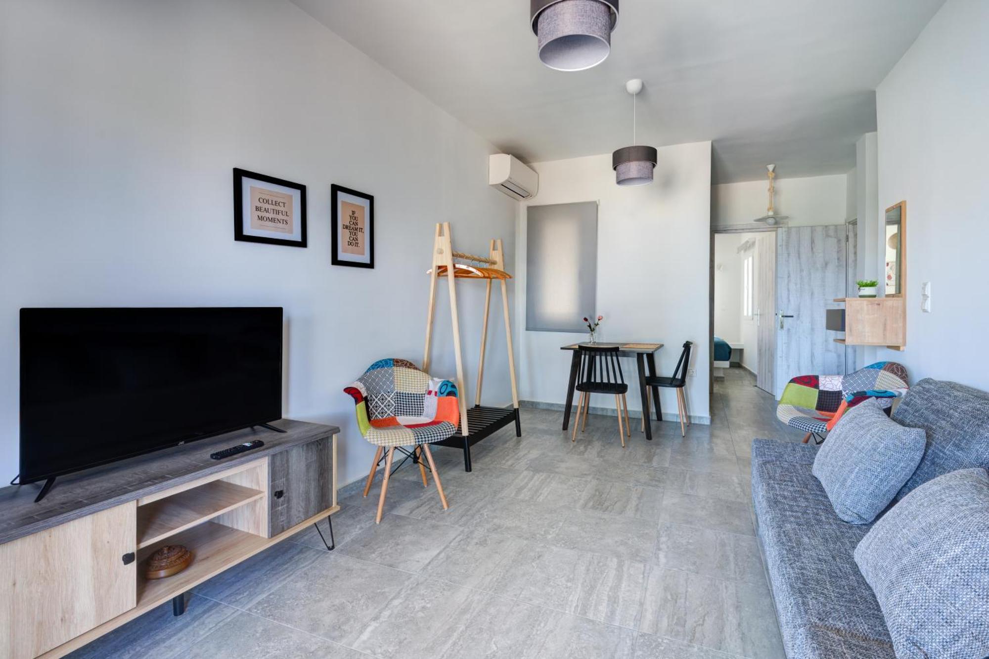 Molos Beachfront Apartments In Diakopto Esterno foto