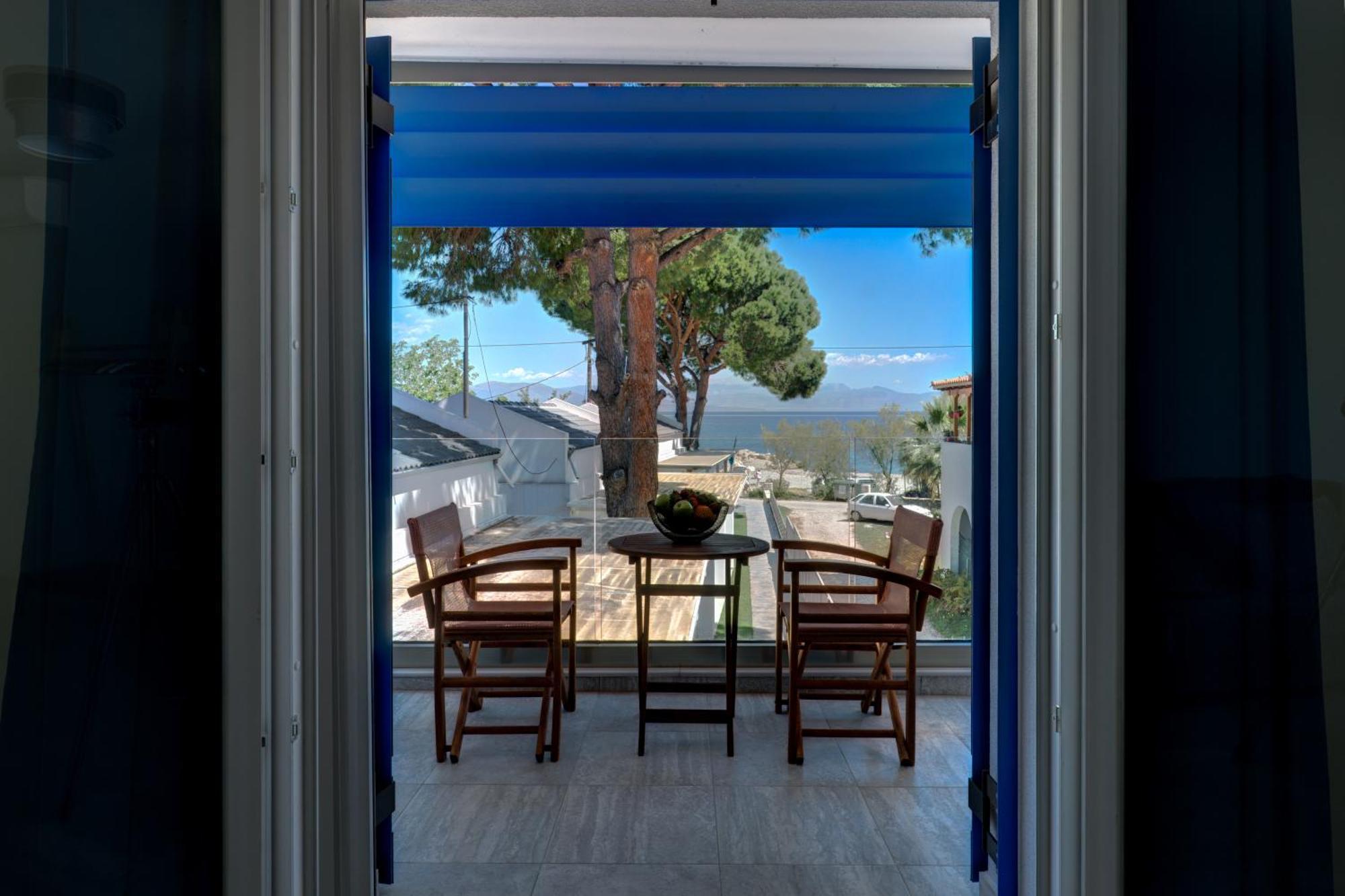 Molos Beachfront Apartments In Diakopto Esterno foto