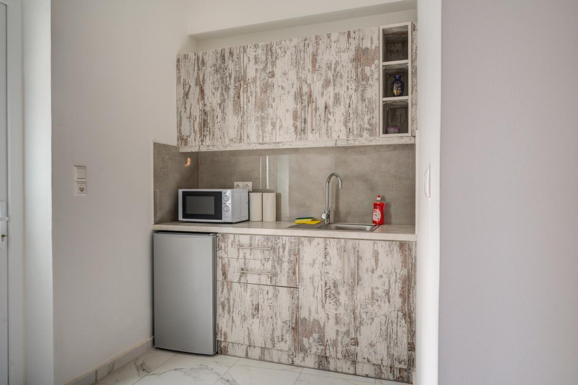 Molos Beachfront Apartments In Diakopto Esterno foto